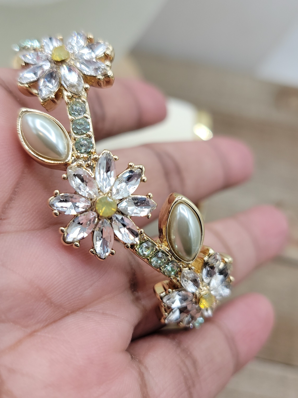 Exquisite Floral Goldtone & Crystal Necklace/Bracelet Set (2 Pc) • Faux Pearls